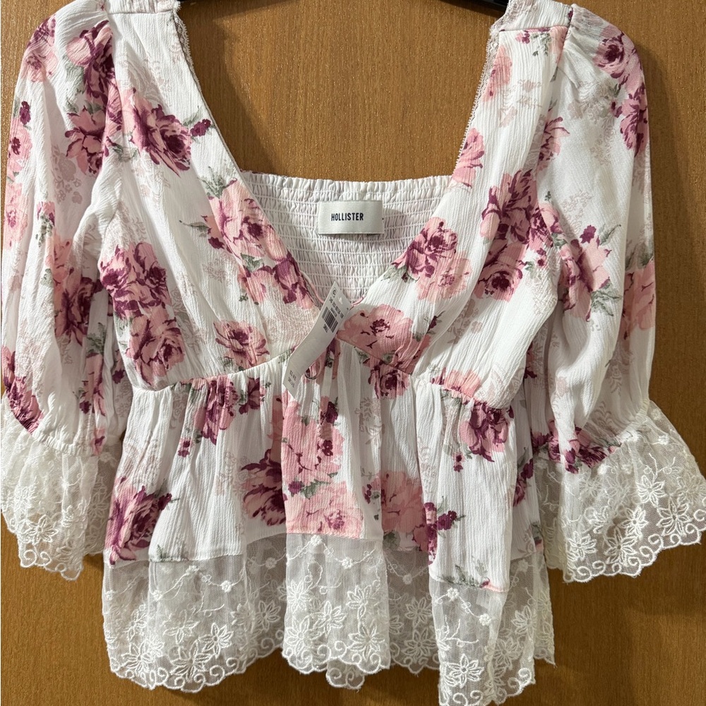Hollister Women's Floral Peplum Blouse - White and Pink